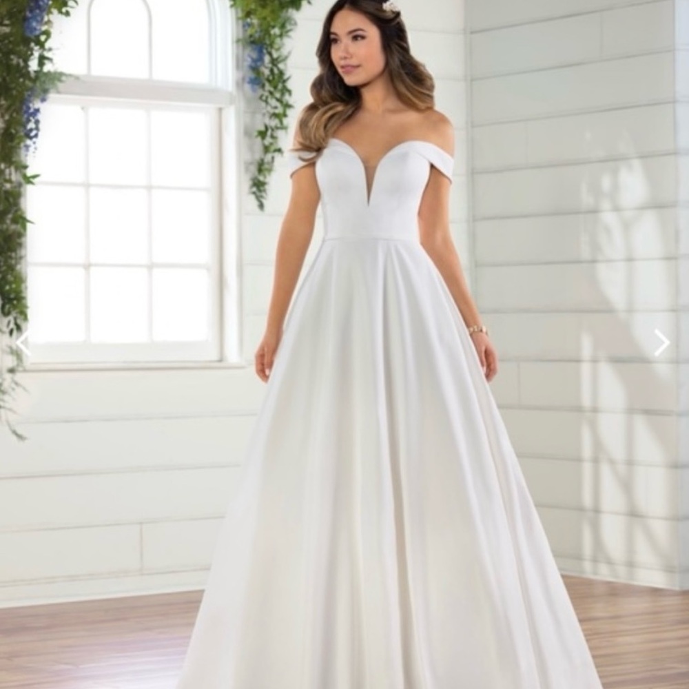 Elegant Off-Shoulder White Wedding Dress - Picture 2 of 9